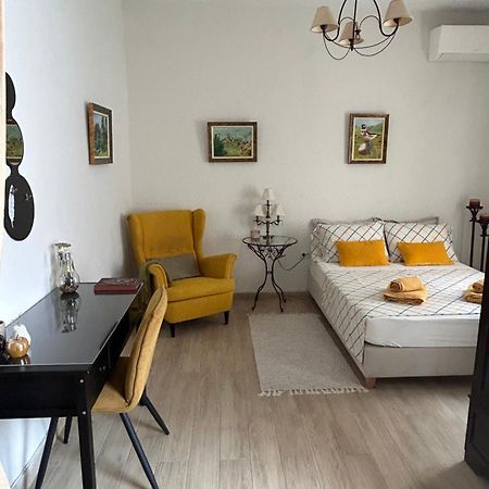 雅典Cozy House With Backyard At Iraklio Attikis公寓 外观 照片