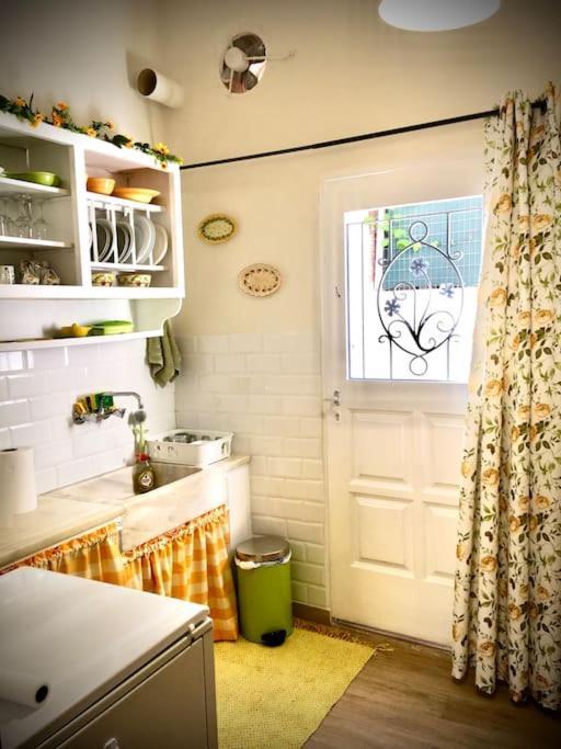 雅典Cozy House With Backyard At Iraklio Attikis公寓 外观 照片