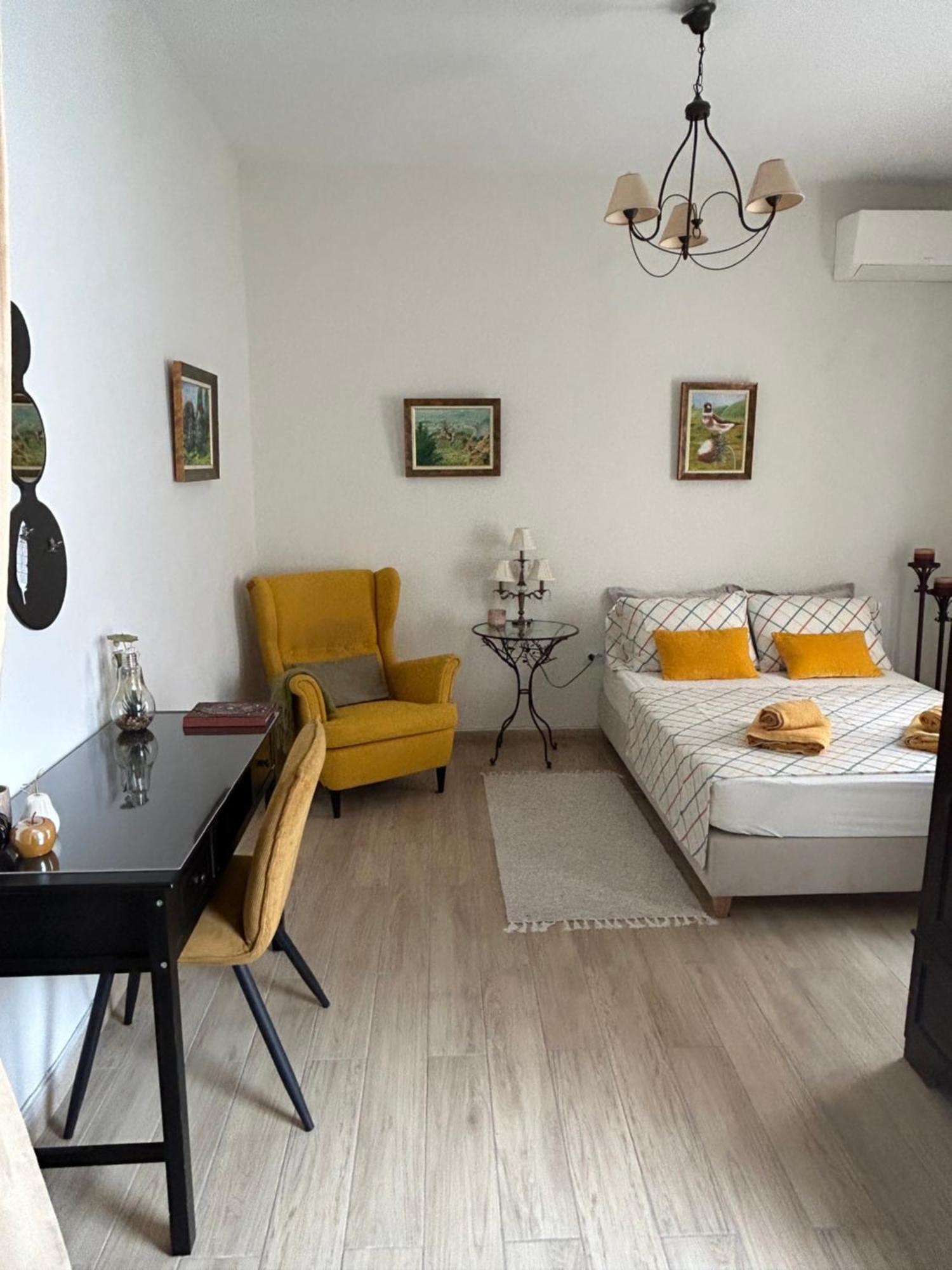 雅典Cozy House With Backyard At Iraklio Attikis公寓 外观 照片