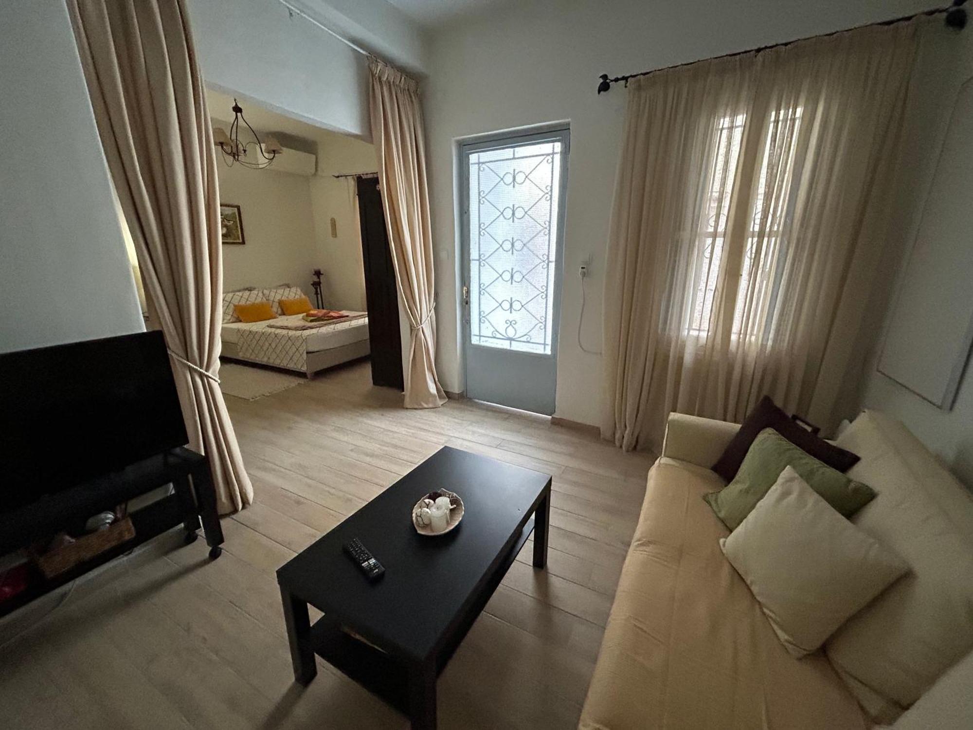 雅典Cozy House With Backyard At Iraklio Attikis公寓 外观 照片